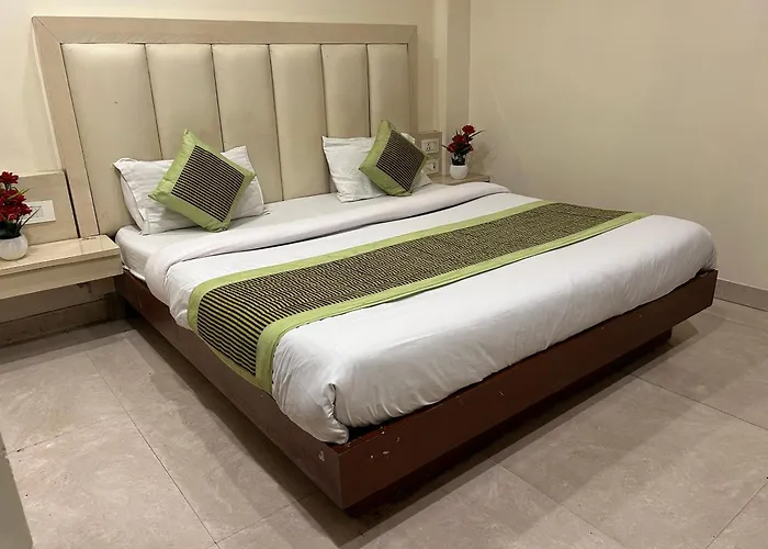 Hotel Saphire Dlx Near New Delhi Railway Station