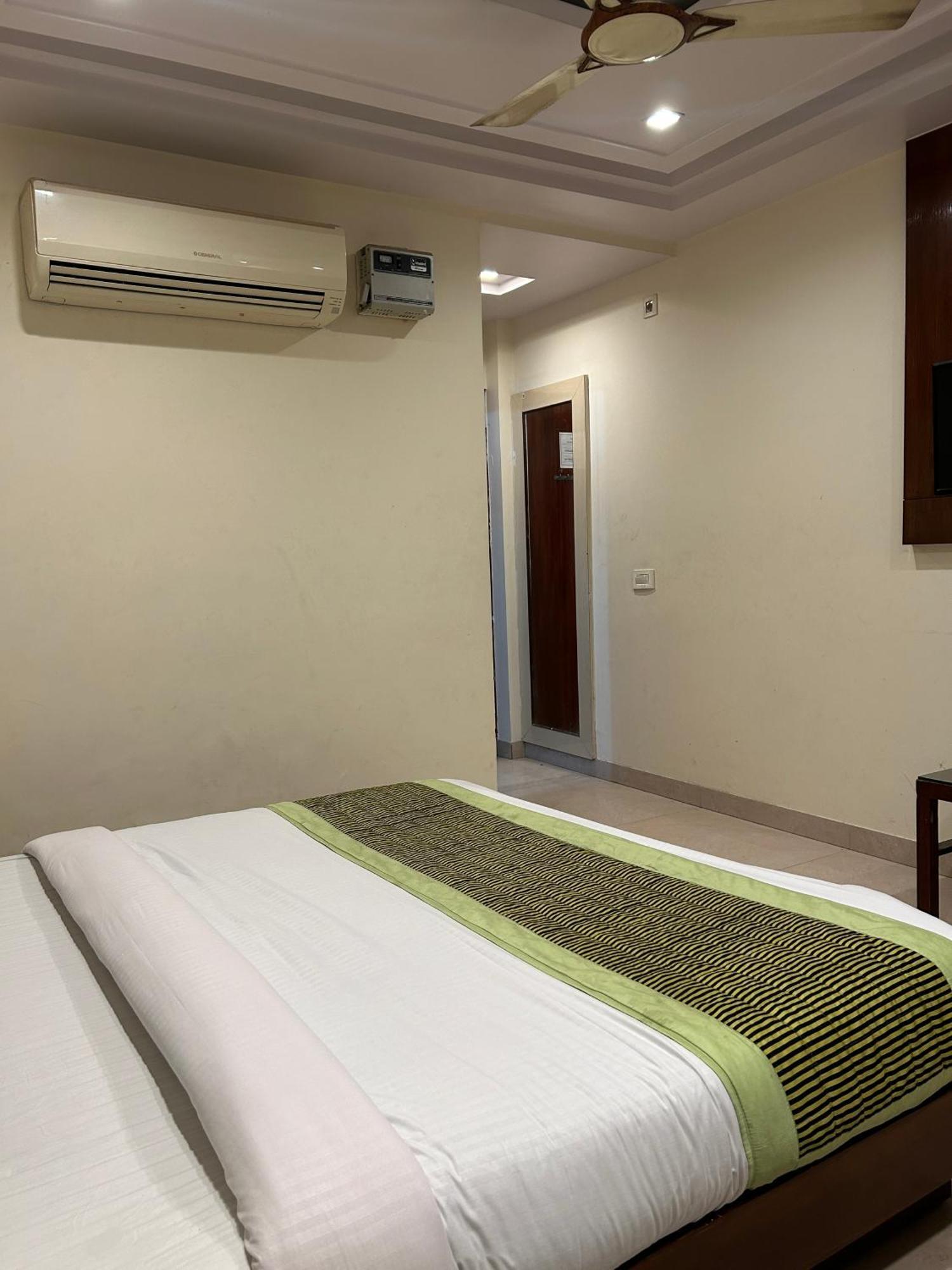Guest house Saphire Dlx Near Railway Station New Delhi