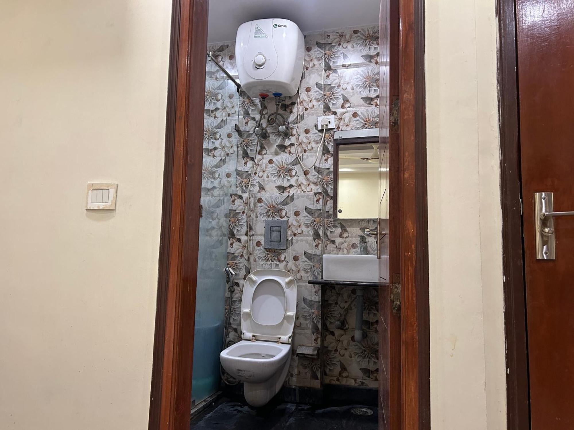 Guest house Saphire Dlx Near Railway Station New Delhi